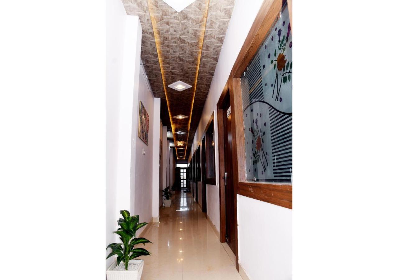 Tirupati Balaji Inn Bageshwar Dham Basāri Exterior foto